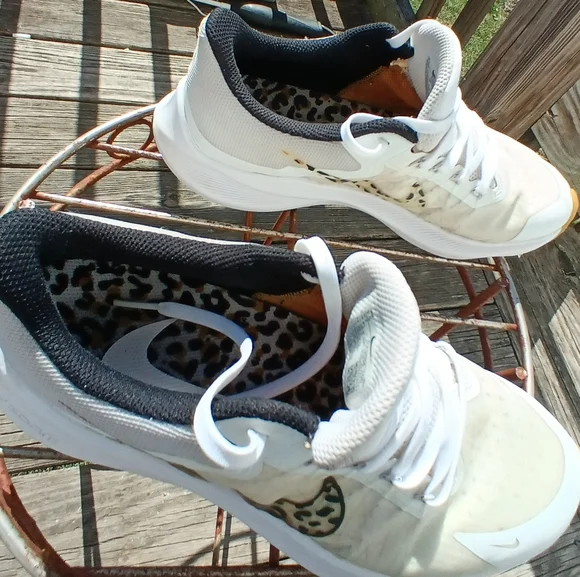 Nike Winflo 8 Premium White Leopard Women's Shoes - Picture 13 of 14